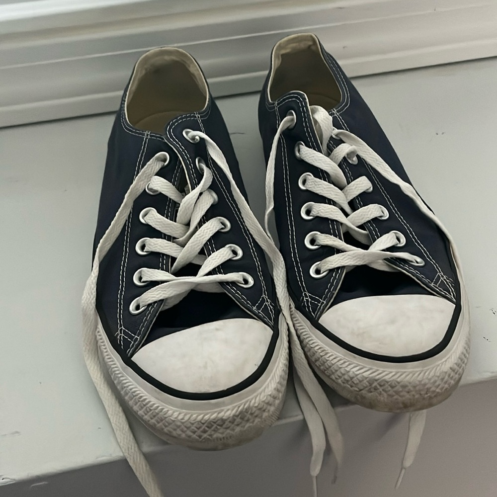 Worn but in good condition navy converse!